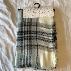 Wrap/blanket scarf, very modern/stylish